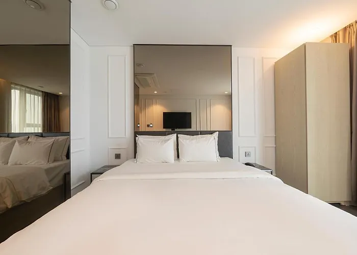 The Castle Jamsil Sports Complex Hotel 2*
